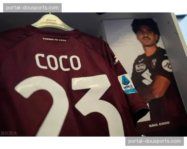 “足球与艺术”展览在都灵开幕,展出尤文图斯百年球衣设计