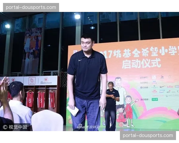“篮球进社区”计划在中国启动,姚明出席启动仪式 “篮球进社区”计划在中国启动,姚明出席启动仪式