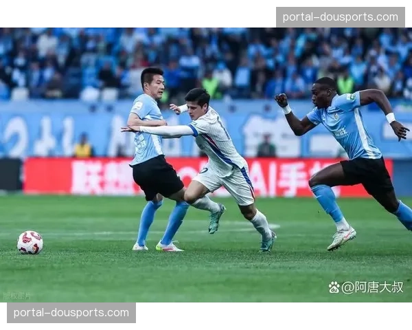 上海申花3-1逆转大连英博，继续领跑积分榜